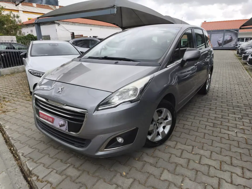 Peugeot 5008 2014 - 10900 EUR, 190000 km - AUTO.MOTO.pt - 190000km - foto 2 de 13