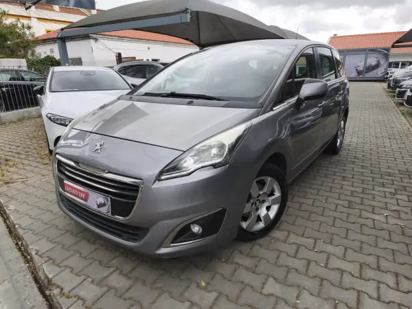 Peugeot 5008 2014 - 10900 EUR, 190000 km - AUTO.MOTO.pt - 190000km - foto 2 de 13