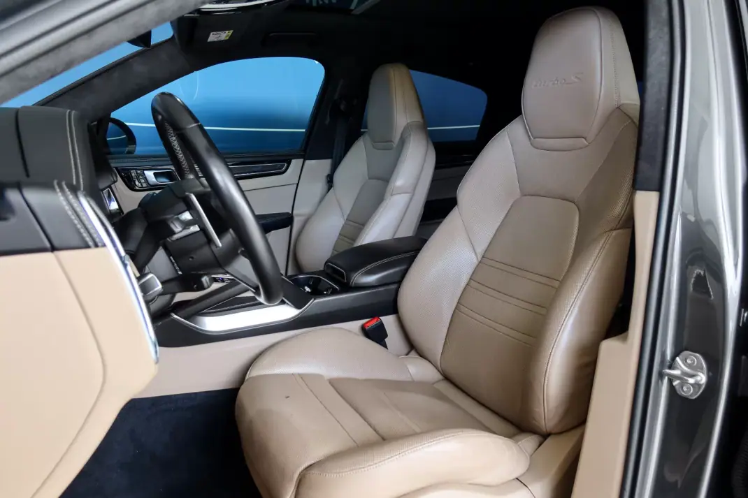 Porsche Cayenne Coupé 2021 - 120000 EUR, 93815 km - AUTO.MOTO.pt - 93815km - foto 9 de 22