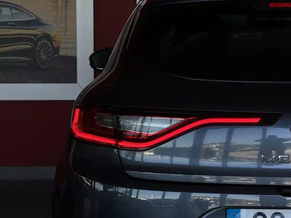 Renault Mégane 2016 - 12990 EUR, 137575 km - AUTO.MOTO.pt - 137575km - foto 9 de 20