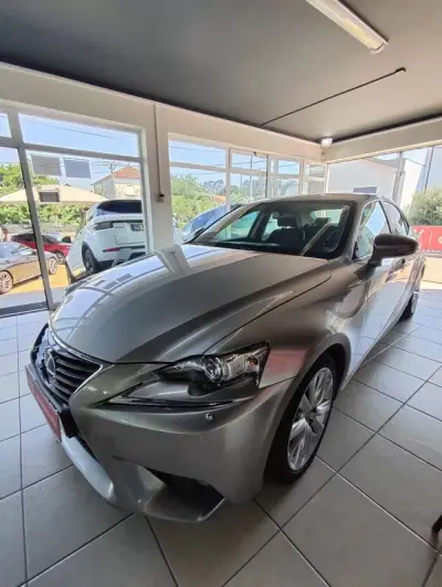 Lexus IS 300H 2013 - 19990 EUR, 170000 km - AUTO.MOTO.pt - 170000km - foto 5 de 38