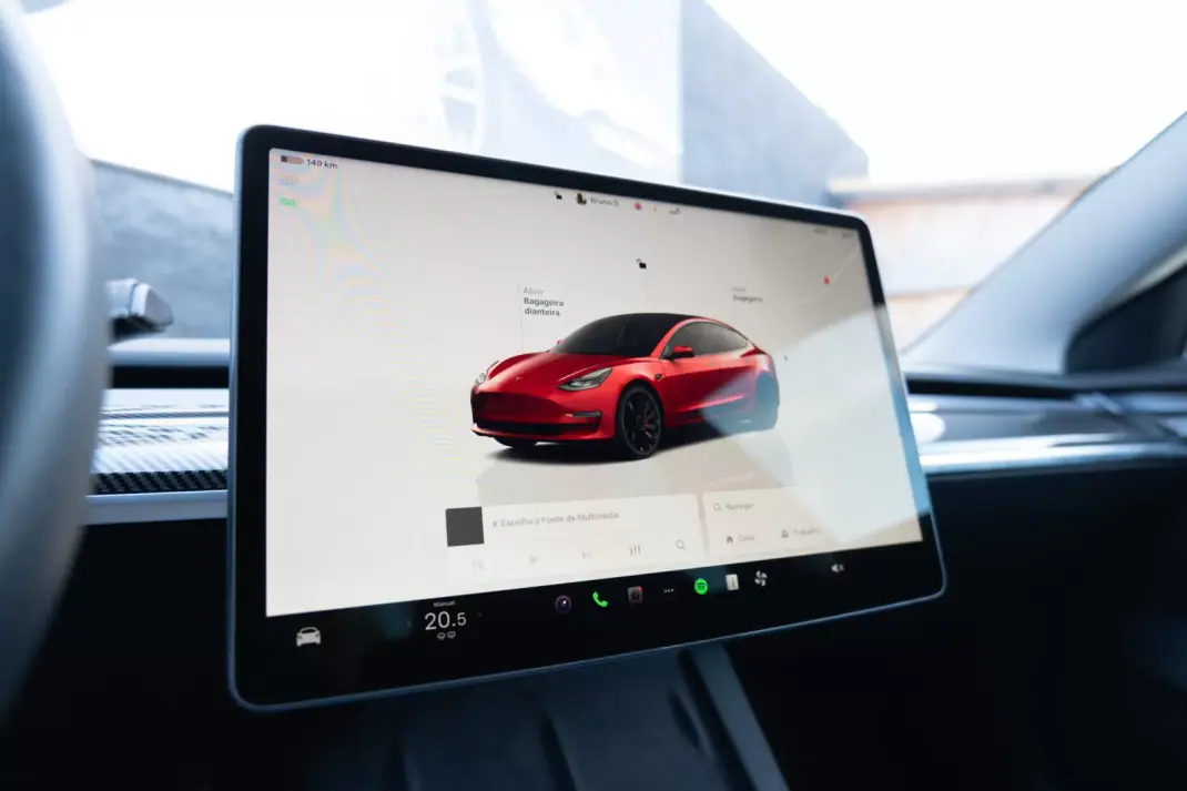 Tesla Model 3 2022 - 32900 EUR, 57000 km - AUTO.MOTO.pt - 57000km - foto 12 de 26