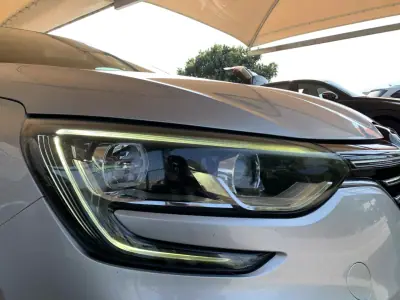 Renault Mégane 2017 - 16750 EUR, 88269 km - AUTO.MOTO.pt - 88269km - foto 10 de 35
