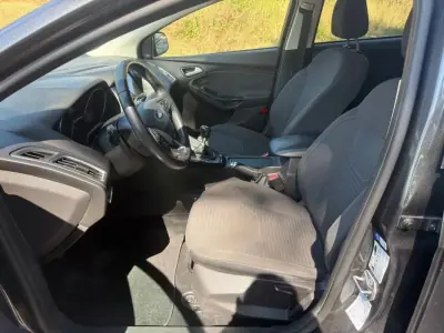 Ford Focus SW 2017 - 9900 EUR, 155000 km - AUTO.MOTO.pt - 155000km - foto 25 de 26