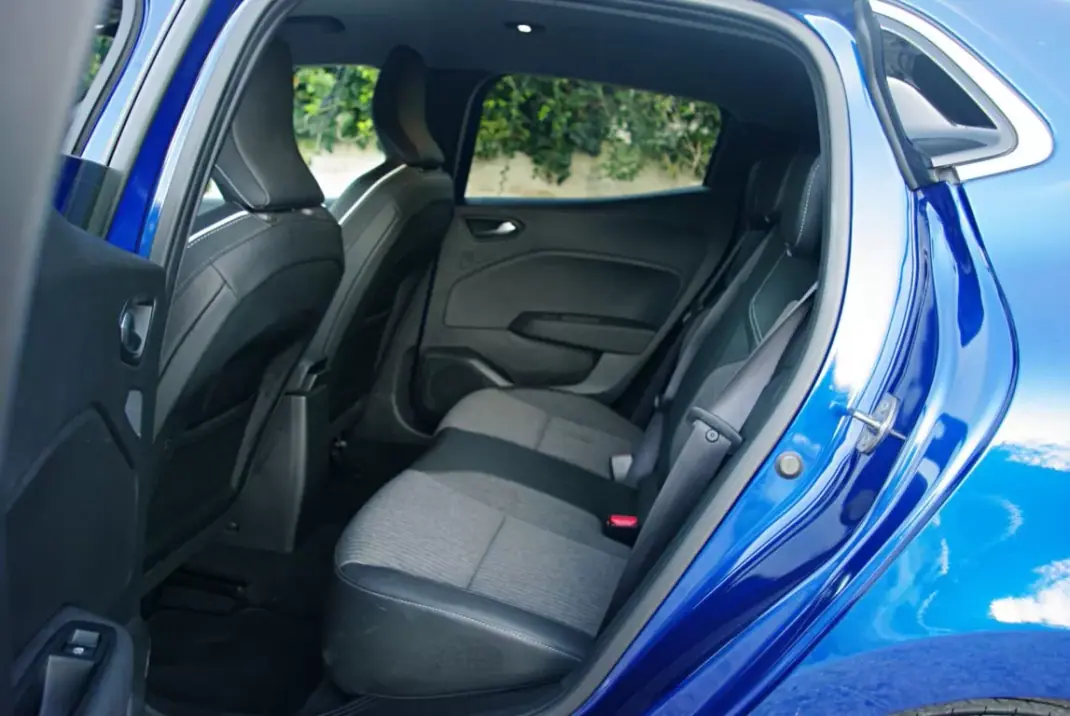 Renault Clio 2023 - 18900 EUR, 26048 km - AUTO.MOTO.pt - 26048km - foto 26 de 40