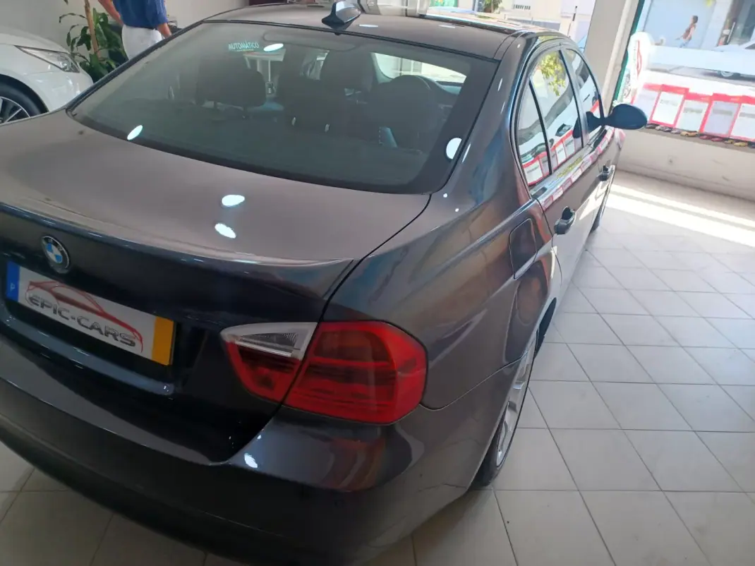 BMW 318 2008 - 9390 EUR, 172104 km - 172104km - foto 8 de 37