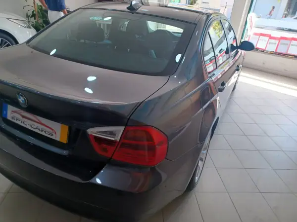 BMW 318 2008 - 9390 EUR, 172104 km - 172104km - foto 8 de 37