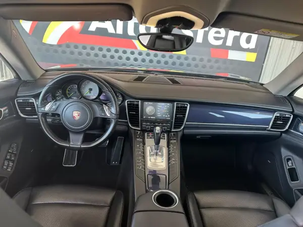 Porsche Panamera 2015 - 39900 EUR, 124815 km - AUTO.MOTO.pt - 124815km - foto 17 de 41
