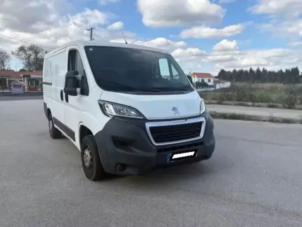 Peugeot BOXER 2.2 HDI FIBRADA L2H2 PREMIUM 2020 - 12999 EUR, 90000 km - AUTO.MOTO.pt - 90000km - foto 3 de 13