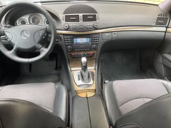 Mercedes-Benz E 270 2002 - 9250 EUR, 299650 km - AUTO.MOTO.pt - 299650km - foto 19 de 20