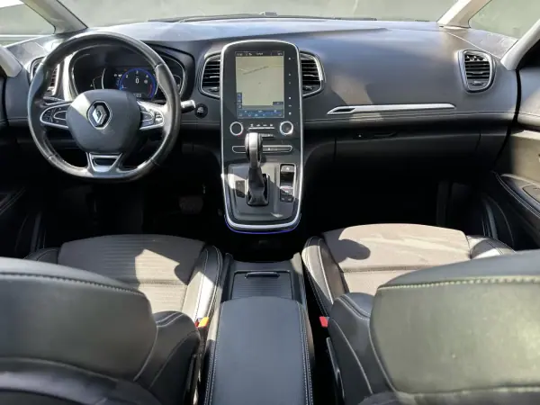 Renault Scénic 2016 - 10900 EUR, 220000 km - AUTO.MOTO.pt - 220000km - foto 38 de 66