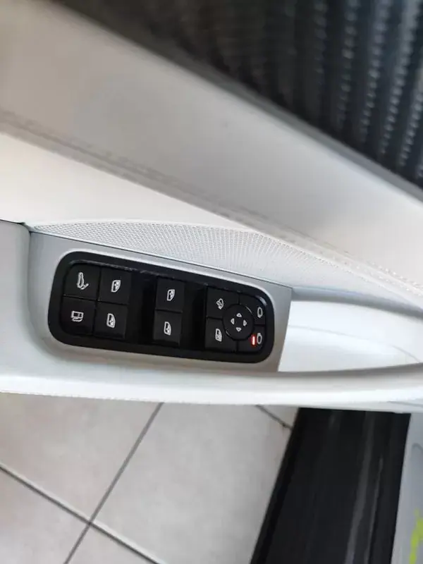 Porsche Panamera 2017 - 67750 EUR, 99900 km - AUTO.MOTO.pt - 99900km - foto 22 de 46