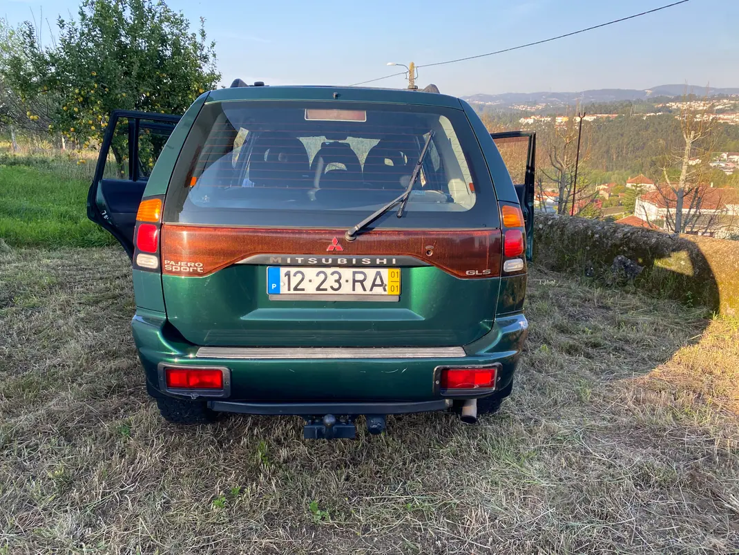 Mitsubishi Pajero 2001 - 12750 EUR, 199500 km - AUTO.MOTO.pt - 199500km - foto 2 de 11