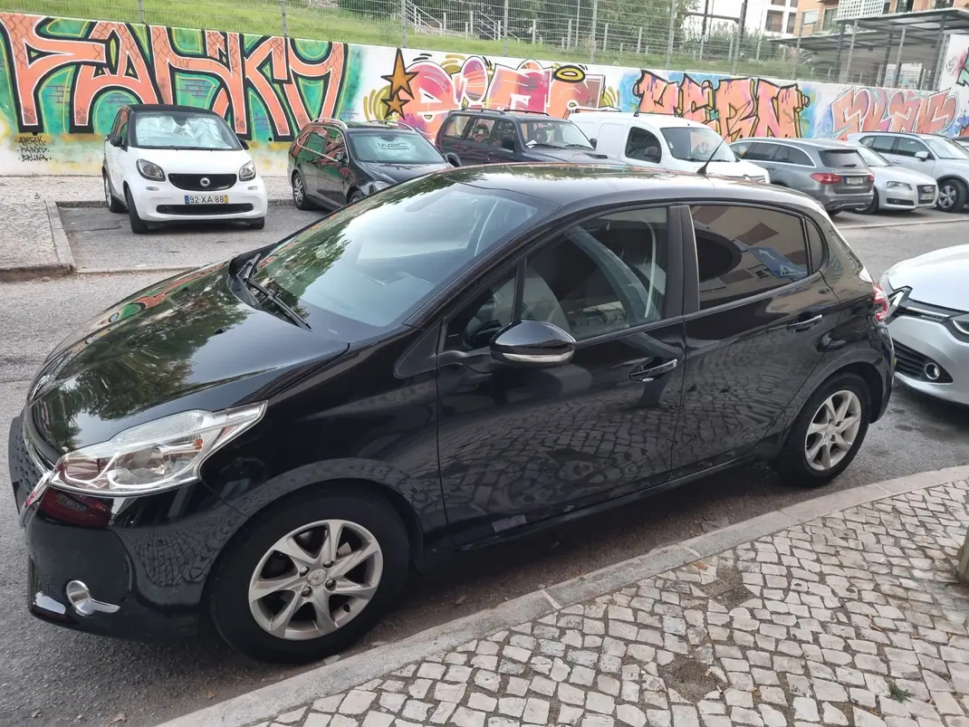 Peugeot 208 2014 - 6500 EUR, 81000 km - 81000km - foto 2 de 6