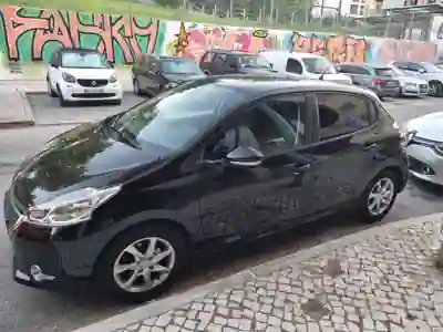 Peugeot 208 2014 - 6500 EUR, 81000 km - 81000km - foto 2 de 6