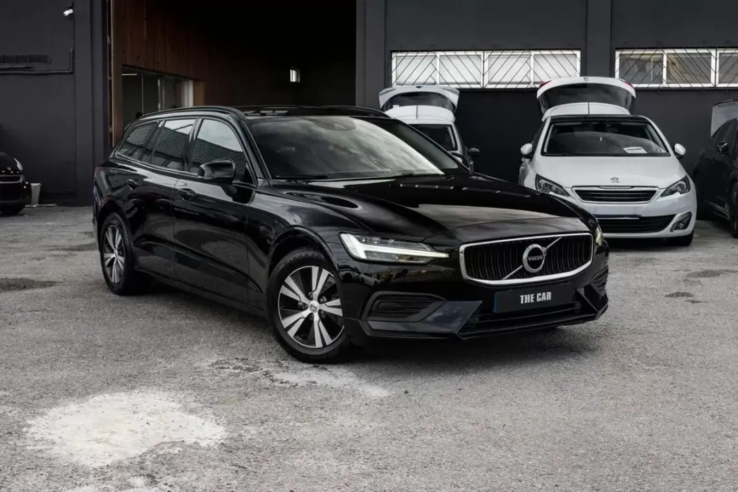 Volvo V60 2019 - 18400 EUR, 258859 km - AUTO.MOTO.pt - 258859km - foto 1 de 25