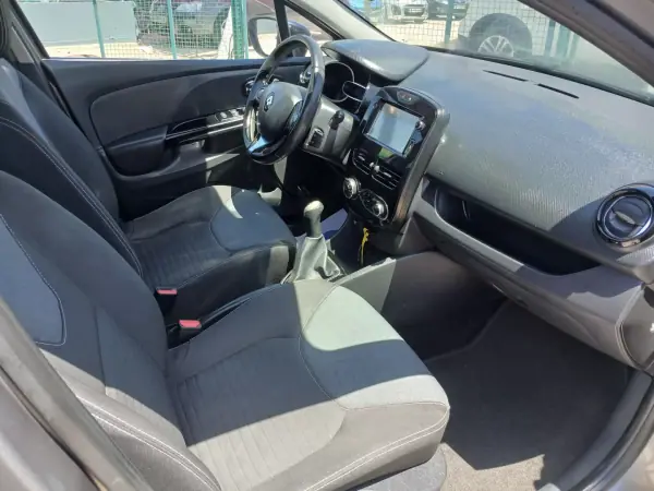 Renault Clio 2014 - 8950 EUR, 137482 km - AUTO.MOTO.pt - 137482km - foto 22 de 26