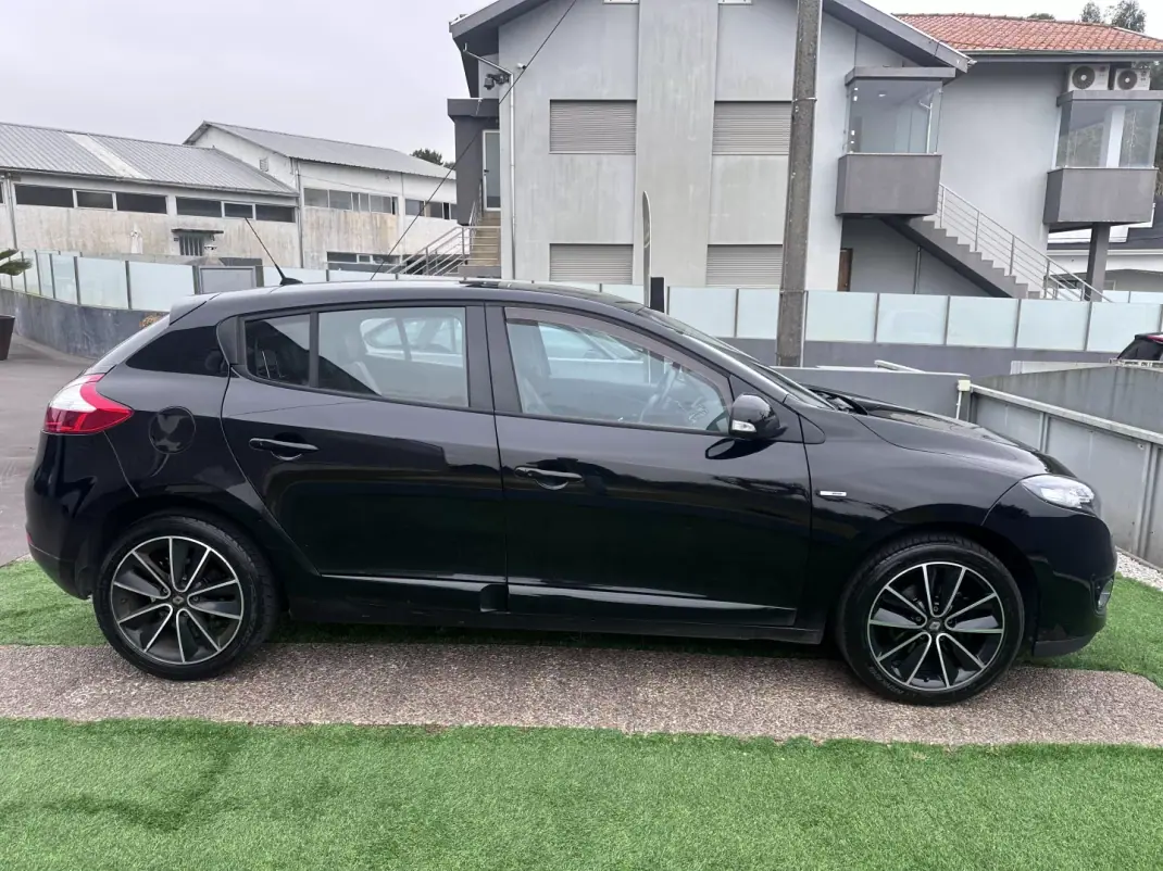 Renault Mégane 2012 - 7900 EUR, 270000 km - AUTO.MOTO.pt - 270000km - foto 13 de 36