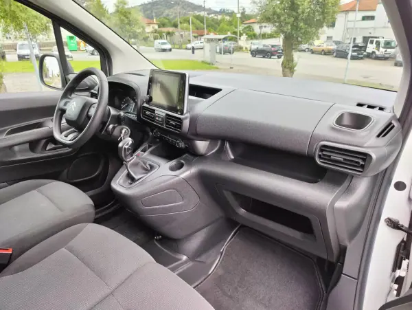 Citroën Berlingo 1.5 Bluehdi M Clube 102cv 2021 - 12990 EUR, 156055 km - AUTO.MOTO.pt - 156055km - foto 8 de 10