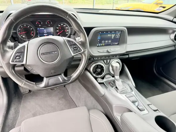 Chevrolet Camaro 2019 - 35990 EUR, 72000 km - AUTO.MOTO.pt - 72000km - foto 12 de 19