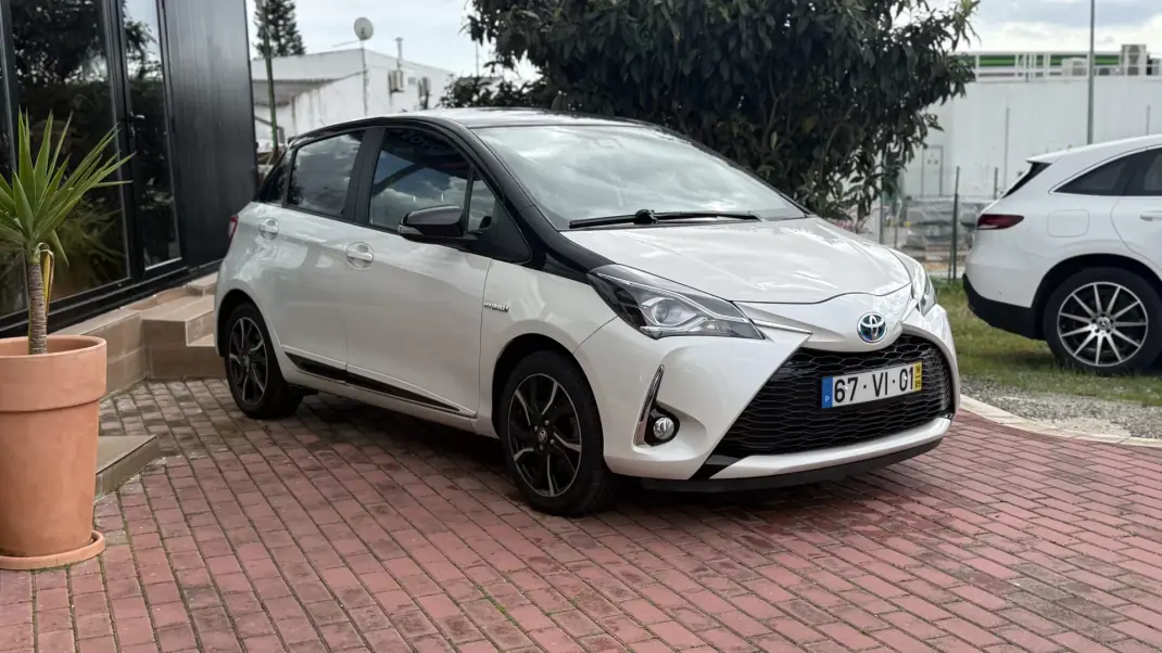 Toyota Yaris 2018 - 16990 EUR, 80000 km - AUTO.MOTO.pt - 80000km - foto 12 de 29