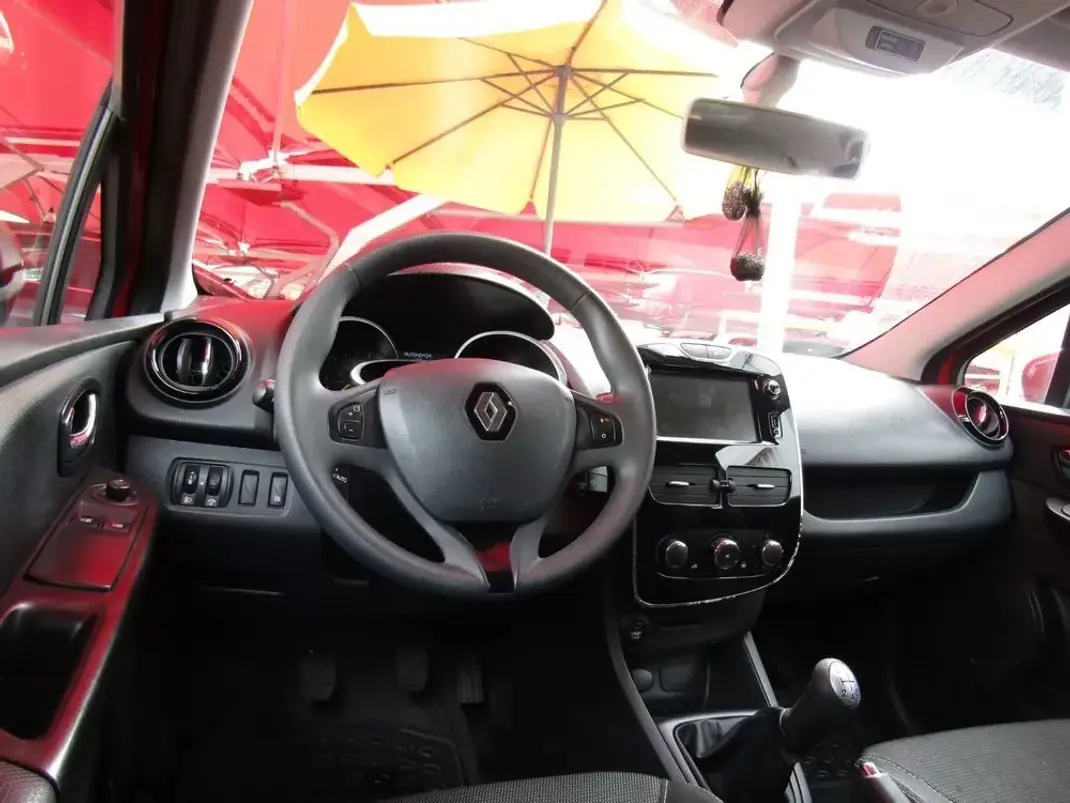 Renault Clio Sport Tourer 2014 - 8499 EUR, 167211 km - 167211km - foto 10 de 14