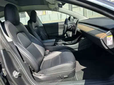 Tesla Model 3 2019 - 21900 EUR, 86000 km - AUTO.MOTO.pt - 86000km - foto 36 de 64