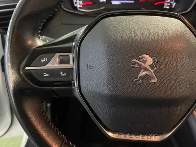 Peugeot 208 2020 - 11900 EUR, 177000 km - AUTO.MOTO.pt - 177000km - foto 17 de 28