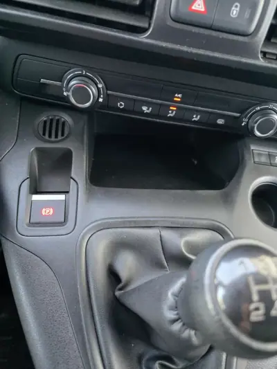 Peugeot Partner 2019 - 14900 EUR, 73560 km - AUTO.MOTO.pt - 73560km - foto 50 de 52