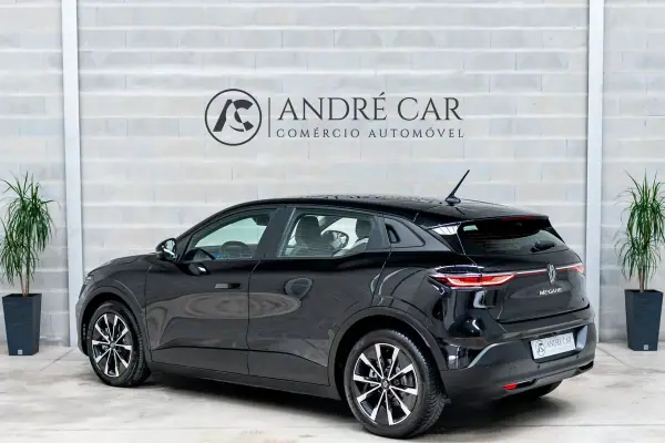 Renault Mégane E-Tech 2023 - 24950 EUR, 30503 km - AUTO.MOTO.pt - 30503km - foto 7 de 45