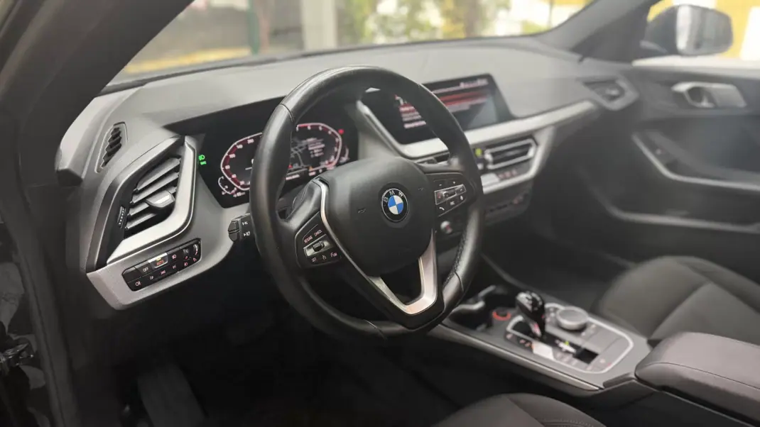 BMW 218 Gran Coupé 2021 - 24900 EUR, 73000 km - AUTO.MOTO.pt - 73000km - foto 15 de 26
