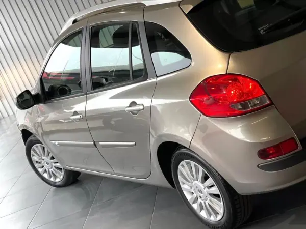 Renault Clio Break 2012 - 6500 EUR, 190800 km - AUTO.MOTO.pt - 190800km - foto 9 de 34