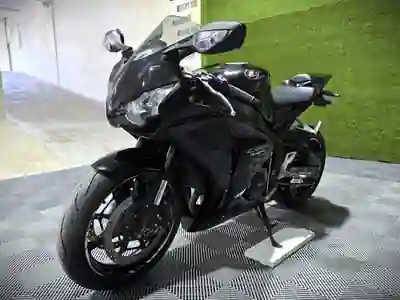 Honda CBR 1000RR 2008 - 8950 EUR, 32000 km - AUTO.MOTO.pt - 32000km - foto 3 de 15