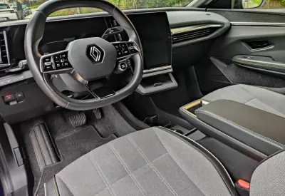 Renault Mégane E-Tech 2022 - 27990 EUR, 40000 km - AUTO.MOTO.pt - 40000km - foto 35 de 47