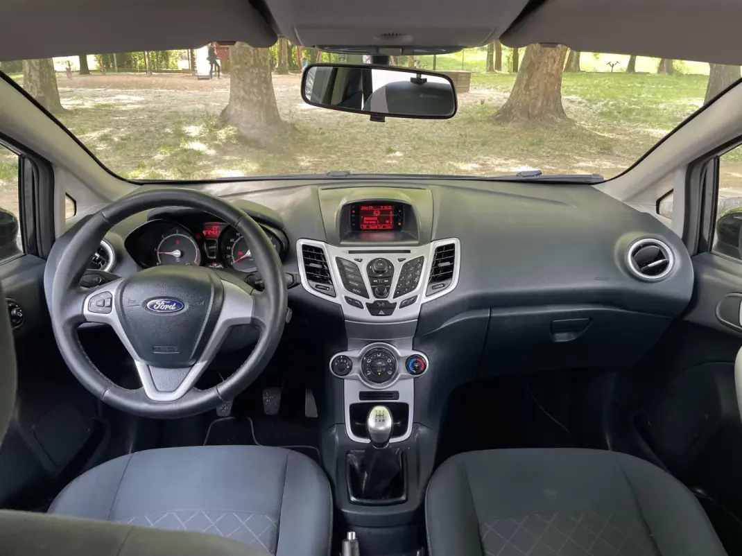 Ford Fiesta 2012 - 5500 EUR, 272349 km - AUTO.MOTO.pt - 272349km - foto 12 de 32