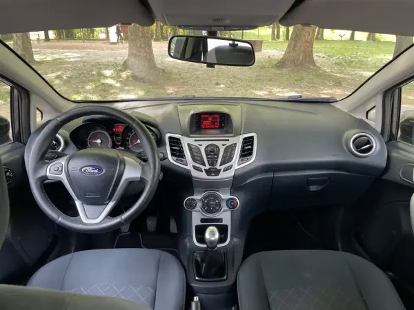 Ford Fiesta 2012 - 5500 EUR, 272349 km - AUTO.MOTO.pt - 272349km - foto 12 de 32