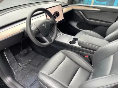 Tesla Model Y 2022 - 39900 EUR, 39000 km - 39000km - foto 7 de 11