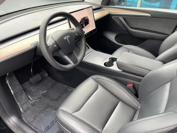 Tesla Model Y 2022 - 39900 EUR, 39000 km - 39000km - foto 7 de 11