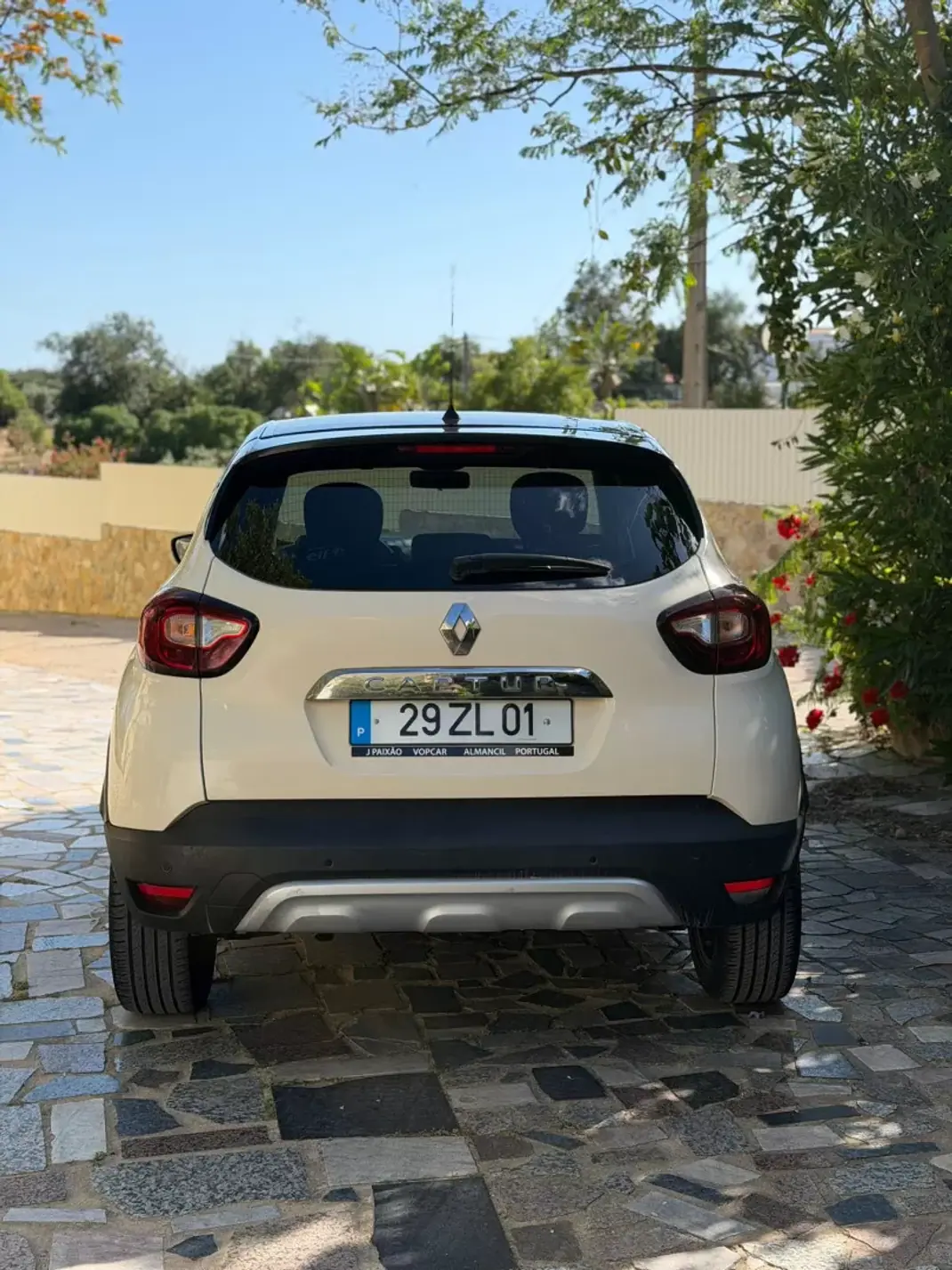 Renault Captur 2019 - 14900 EUR, 98836 km - AUTO.MOTO.pt - 98836km - foto 5 de 9