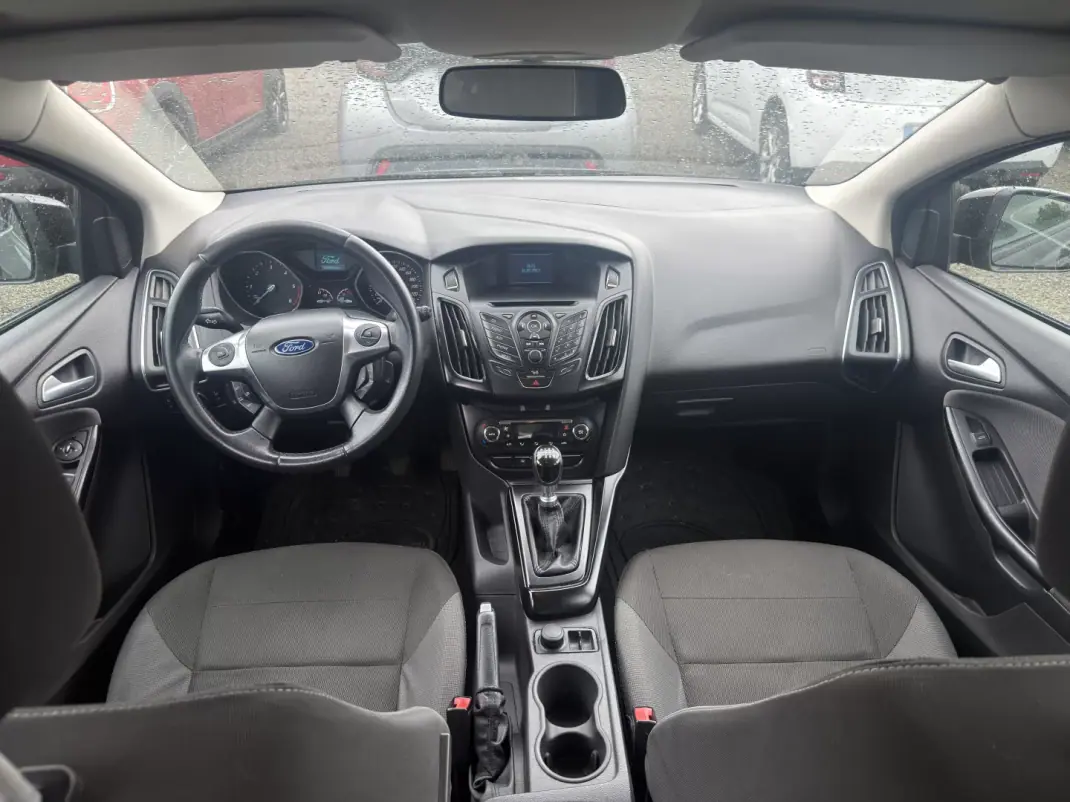 Ford Focus 2012 - 8500 EUR, 203000 km - AUTO.MOTO.pt - 203000km - foto 11 de 16
