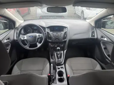 Ford Focus 2012 - 8500 EUR, 203000 km - AUTO.MOTO.pt - 203000km - foto 11 de 16