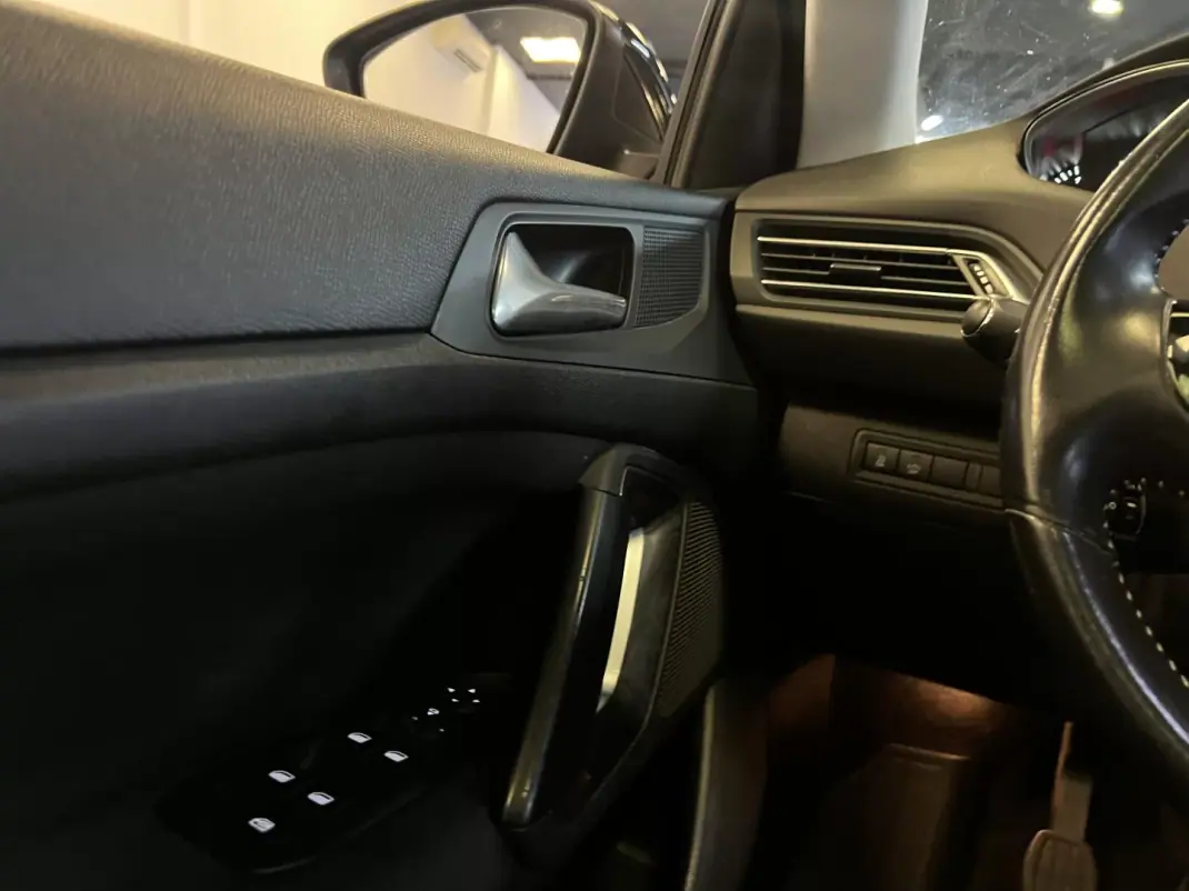 Peugeot 308 SW 2016 - 10990 EUR, 160000 km - 160000km - foto 28 de 42