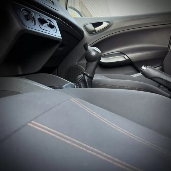 SEAT Ibiza 2011 - 5900 EUR, 204000 km - AUTO.MOTO.pt - 204000km - foto 19 de 20