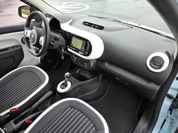 Renault Twingo 2023 - 13990 EUR, 27700 km - AUTO.MOTO.pt - 27700km - foto 28 de 32