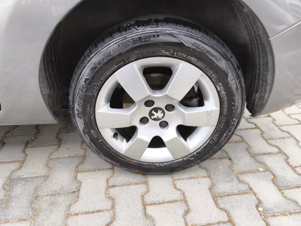 Peugeot 5008 2014 - 10900 EUR, 190000 km - AUTO.MOTO.pt - 190000km - foto 6 de 13