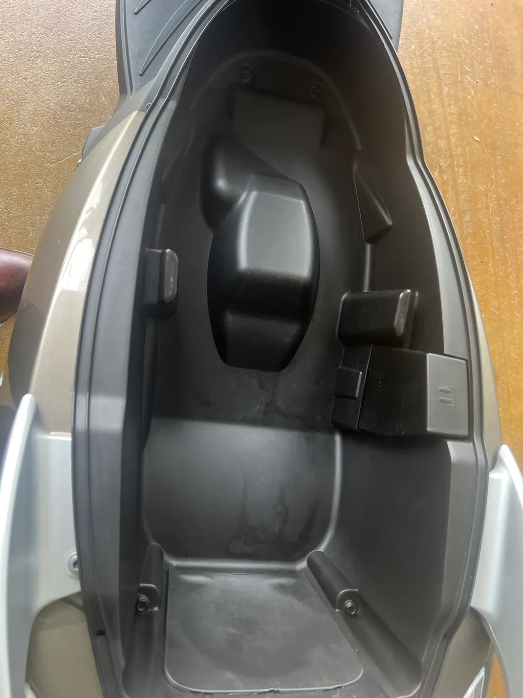 Peugeot Citystar 2011 - 2500 EUR, 8216 km - AUTO.MOTO.pt - 8216km - foto 6 de 6