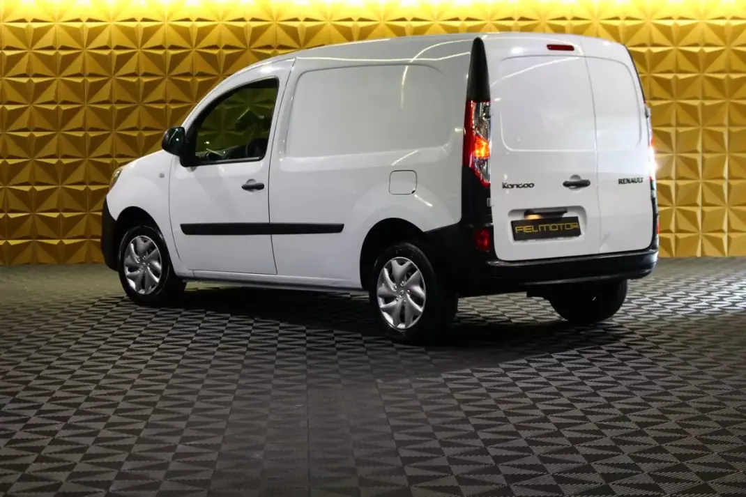 Renault 2019 - 9450 EUR, 190000 km - AUTO.MOTO.pt - 190000km - foto 9 de 23