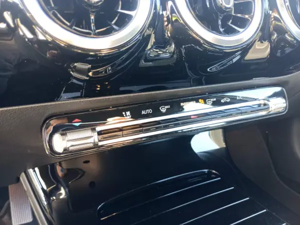 Mercedes-Benz A 180 Limousine 2019 - 23450 EUR, 126183 km - AUTO.MOTO.pt - 126183km - foto 21 de 21