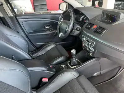 Renault Mégane Sport Tourer 2010 - 4990 EUR, 340390 km - AUTO.MOTO.pt - 340390km - foto 12 de 44
