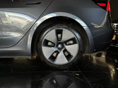 Tesla Model 3 2022 - 29990 EUR, 125900 km - AUTO.MOTO.pt - 125900km - foto 15 de 31